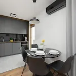 아파트 Modern With Ac And Parking In - Jeziorna By Renters *