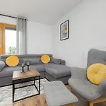 Modern With Ac And Parking In - Jeziorna By Renters 아파트 콘스탄친-예지오르나