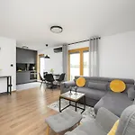 아파트 Modern With Ac And Parking In - Jeziorna By Renters 콘스탄친-예지오르나