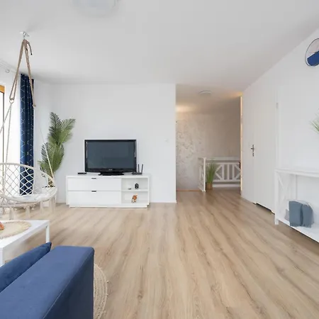 Modern With Ac And Parking In - Jeziorna By Renters