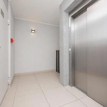 Modern With Ac And Parking In - Jeziorna By Renters Appartement *