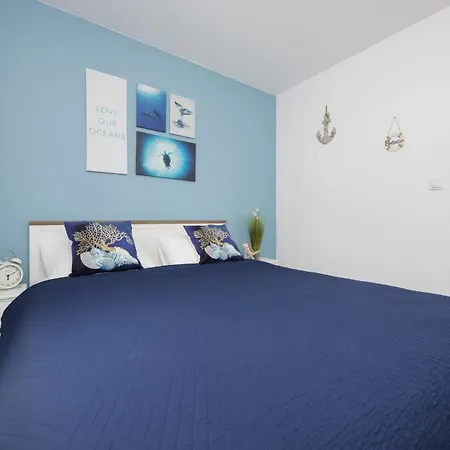 Modern With Ac And Parking In - Jeziorna By Renters * 콘스탄친-예지오르나